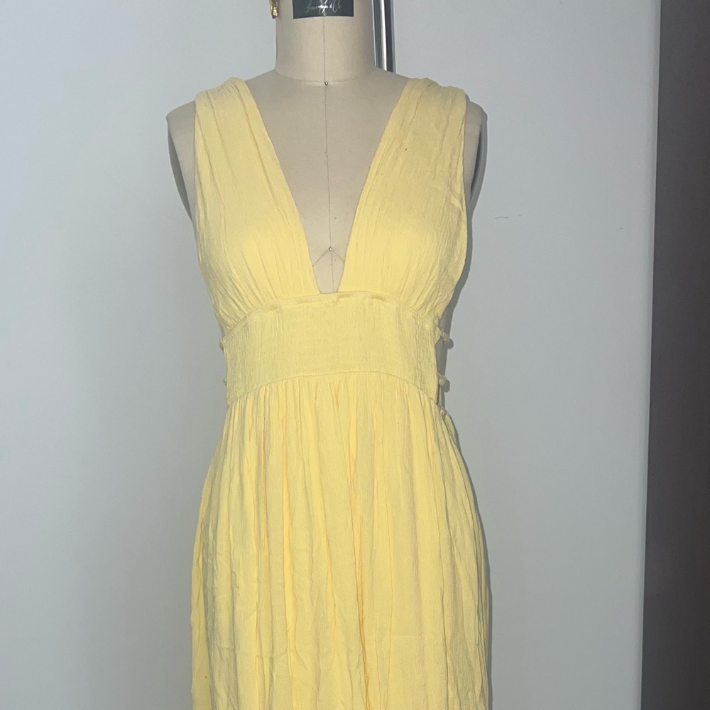 Elegant Yellow Maxi Dress - Picture 3 of 3